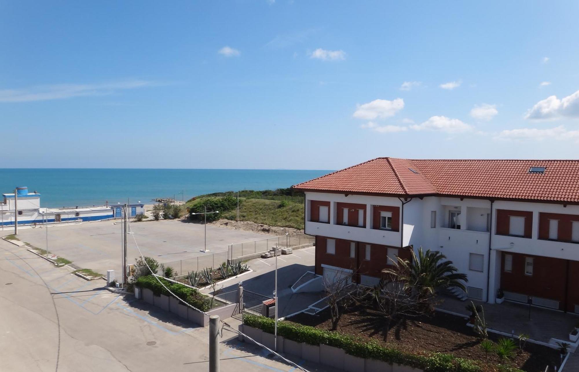 Residenza Ondanomala Aparthotel Chieuti Bagian luar foto